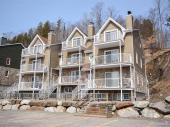 Condo  louer 3 mois et plus 3 chambres St-Sauveur