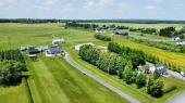 St-Alfred (Chaudire-Appalaches) : Fermette de 1,93 acre, maison au cachet rustique, garages, curie