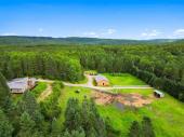 Chute-St-Philippe (Laurentides) : Domaine de 10 acres, maison de 2 cac, curie 7 box, pturages